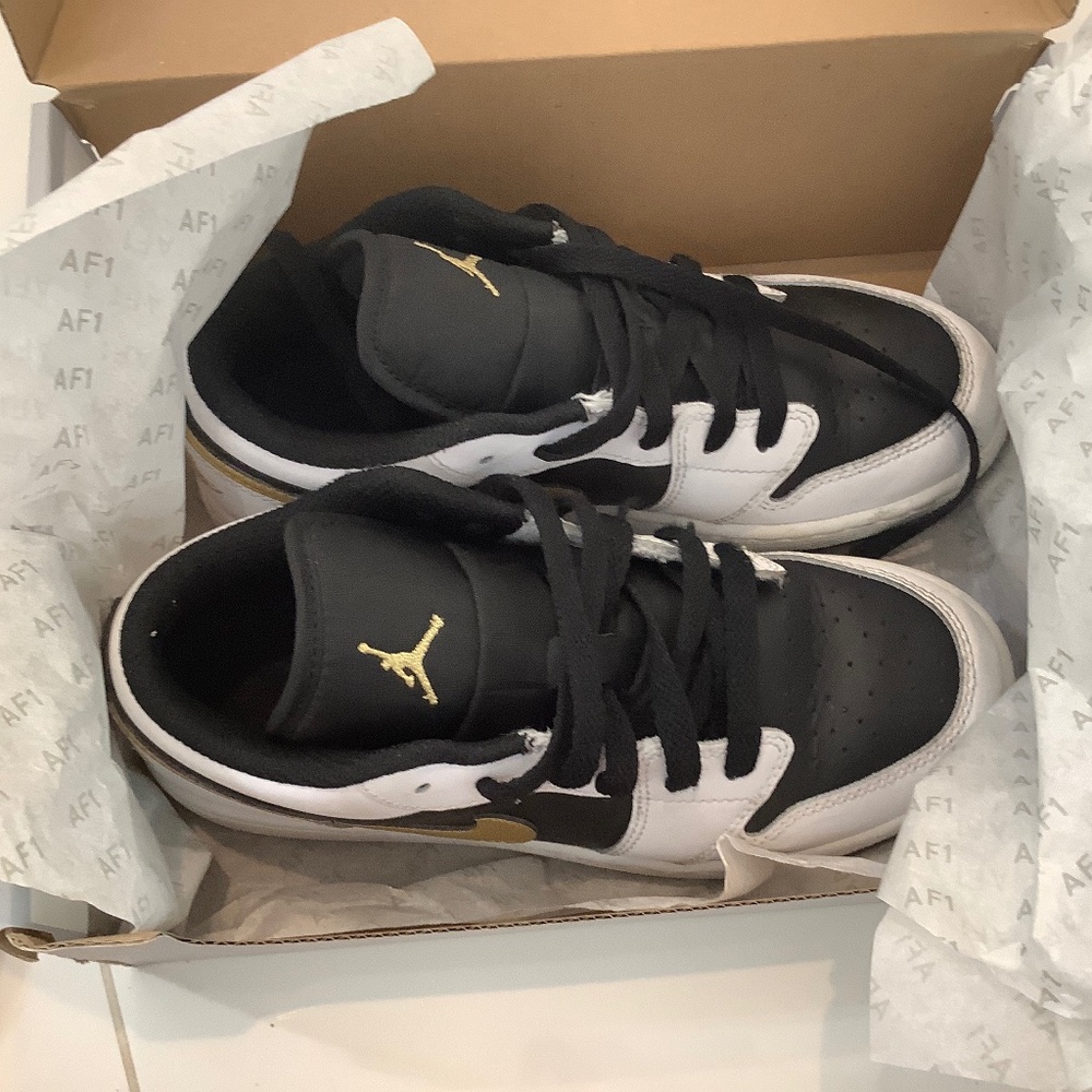 Jordan 1 Low Gold Swoosh (GS)